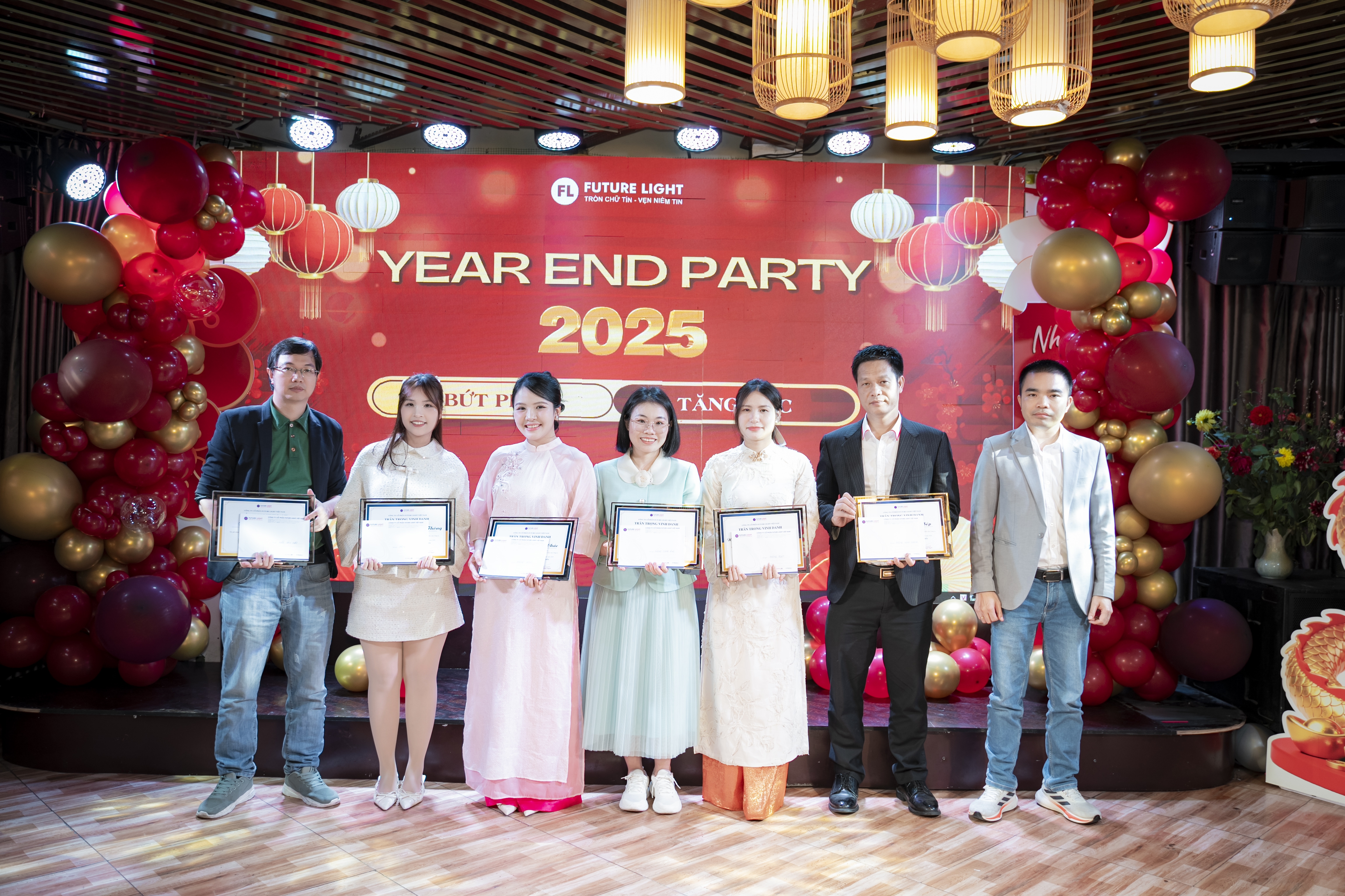 Vinh danh tập thể có thành tích xuất sắc 2025