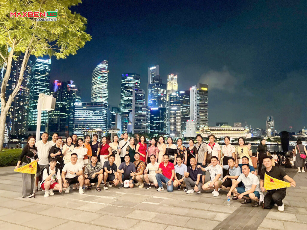 Future Light cùng đại lý, nhà phân phối xuất sắc tại Singpapore.